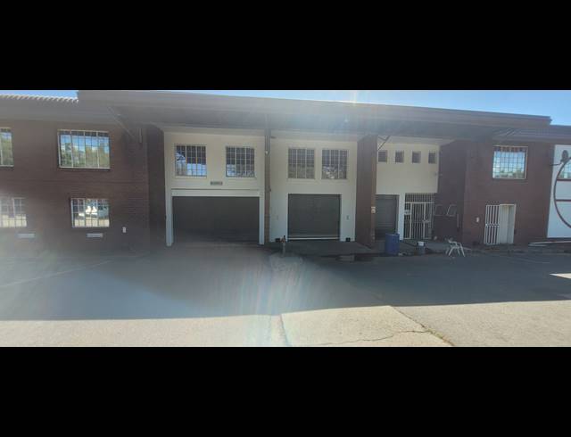 4,550M² WAREHOUSE TO LET IN ROBERTVILLE